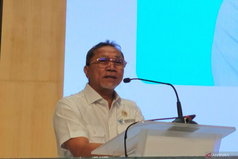 Menteri Perdagangan Zulkifli Hasan membuka "Indonesia StartUp Dialogue #GlowUp Bareng Kemendag, Google, dan YouTube" di Auditorium Universitas Brawijaya, Rabu (25/9/2024). (ANTARA/Ananto Pradana)