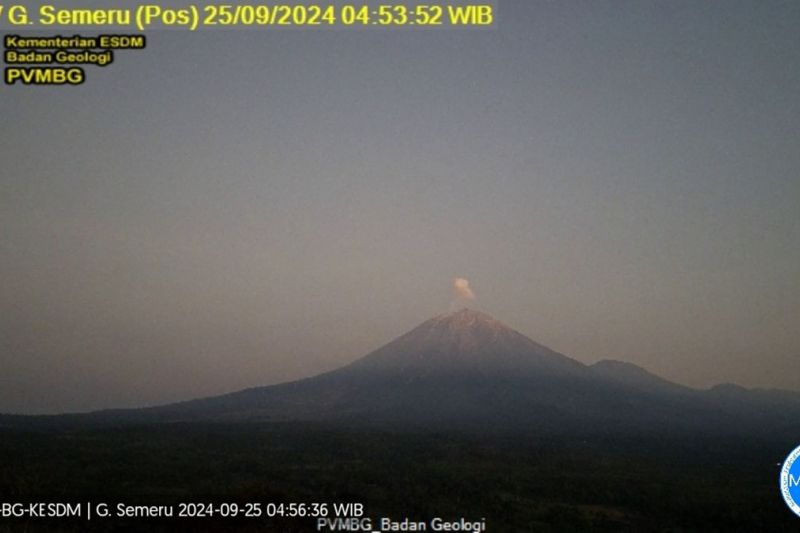 Gunung Semeru erupsi pada Rabu (25/9/2024) pukul 04.50 WIB (ANTARA/HO-PVMBG)