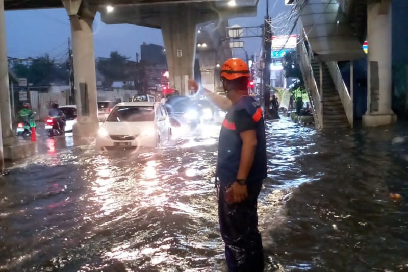 Banjir melanda Jalan Ciledug Raya, Cipulir, Kebayoran Lama, Jakarta Selatan, Rabu (25/9/2024) ANTARA/HO-BPBD DKI