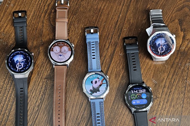 Tampilan Huawei Watch GT5 series yang akan meluncur di Indonesia pada 3 Oktober. Foto diambil di Jakarta, Rabu (25/9/2024). (ANTARA/Livia Kristianti)