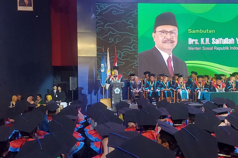 Gus Ipul Ajak Lulusan Poltekkesos Atasi Masalah Sosial Indonesia