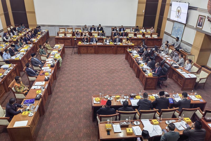Menteri Pertahanan (Menhan) RI Prabowo Subianto saat menghadiri rapat kerja terakhir dengan Komisi I DPR di Kompleks Parlemen, Senayan, Jakarta, Rabu (25/9/2024). ANTARA/Melalusa Susthira K