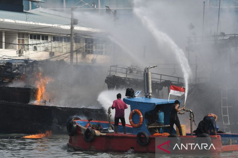 Kebakaran Dua Kapal di Muara Baru, Kerugian Mencapai Rp2 Miliar