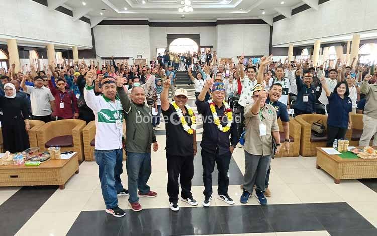 Massa Membludak Hadiri Deklarasi Willy-Habib di Barito Timur