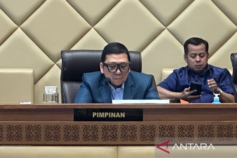 Ketua Komisi II DPR RI Ahmad Doli Kurnia Tandjung dalam rapat dengar pendapat di kompleks parlemen, Senayan, Jakarta, Rabu (25/9/2024). (ANTARA/Rio Feisal)