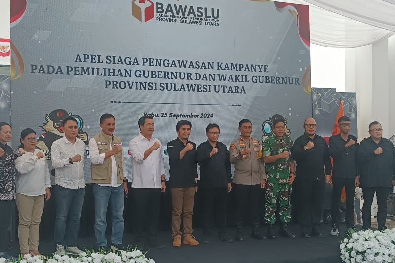 Bawaslu Sulut menggelar Apel Siaga Pengawasan Kampanye Dalam Rangka Pilkada Serentak. ANTARA/Karel A Polakitan