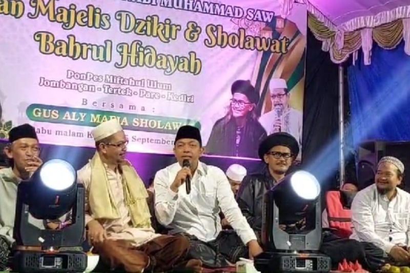 Dukungan Pesantren Kediri untuk Tri Rismaharini dan Gus Hans