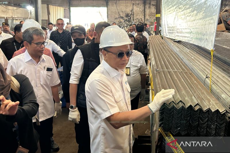 Mendag Sita 11.000 Ton Baja Tanpa SNI, Bahaya untuk Konsumen