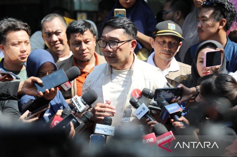 Calon gubernur DKI Jakarta nomor urut 01, Ridwan Kamil saat memberikan keterangan pers usai blusukan di kawasan Pancoran Barat, Jakarta Selatan, Kamis (26/9/2024). ANTARA/HO-Tim Pemenangan Ridwan Kamil-Suswono