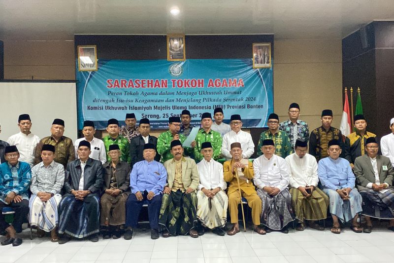 Majelis Ulama Indonesia Provinsi Banten dan segenap tokoh agama serta ormas Islam saat mendeklarasikan Pilkada damai di Serang, Rabu (25/9/2024). ANTARA/HO-MUI Banten.
