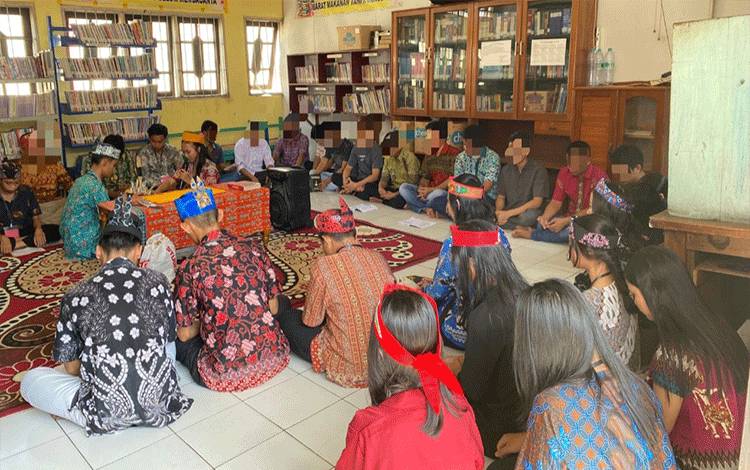 Warga Binaan Lapas Sampit dan Pelajar SMAN 3 Laksanakan Ibadah Galungan dengan Khusyuk
