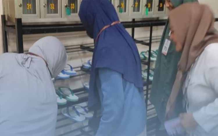 Antisipasi Masuk Benda Terlarang, Rutan Kapuas Sediakan Sandal Pengganti Sepatu Pengunjung