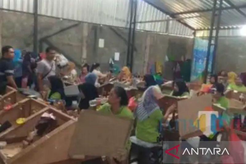 Dokumen kegiatan produksi rokok lokal di Kabupaten Pamekasan, Jawa Timur. (ANTARA/ HO-Pemkab Pamekasan)