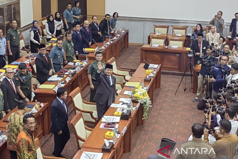 Rapat Kerja Komisi I DPR RI Sebelum Pelantikan Prabowo Subianto