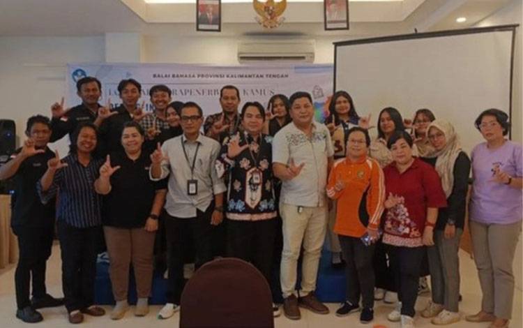 Lokakarya Prapenerbitan Kamus Dwibahasa Delang-Indonesia Sukses Digelar di Palangka Raya