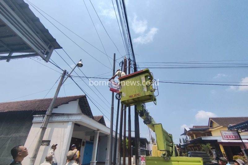 Penertiban Kabel Fiber Optik Ilegal di Tulungagung Lakukan Tindakan Tegas