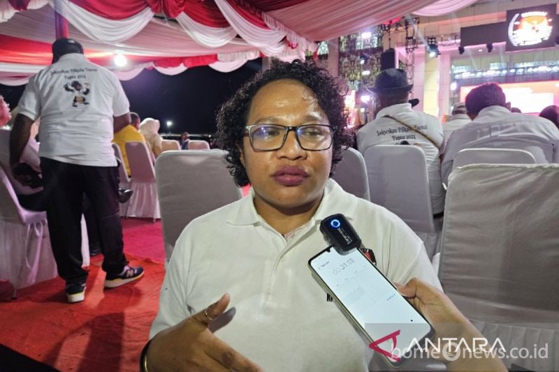 Komisioner Bawaslu Papua Yofrey Piryamta. ANTARA/Qadri Pratiwi