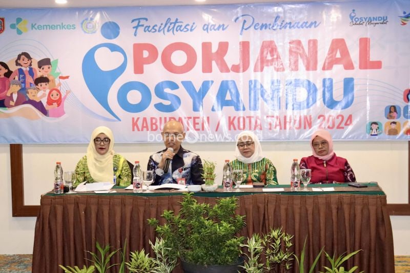 Sekretaris Daerah (Sekda) Tapin Sufiansyah (kedua kiri) memimpin rapat koordinasi bersama Posyandu dan Forum Germas di Rantau, Kabupaten Tapin, Kalimantan Selatan, Kamis (26/9/2024). ANTARA/HO-Pemkab Tapin