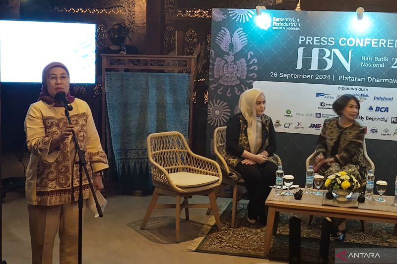 Direktur Jenderal Industri Kecil, Menengah, dan Aneka (IKMA) Kemenperin Reni Yanita dalam Konferensi Pers Hari Batik Nasional (HBN) 2024, di Jakarta, Kamis (26/9/2024). ANTARA/Muzdaffar Fauzan