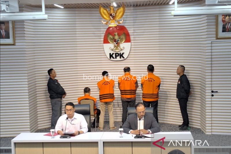 KPK hadirkan empat tersangka pengembangan perkara dugaan korupsi pengadaan CCTV dalam program Bandung Smart City dalam konferensi pers di Gedung Merah Putih KPK, Jakarta, Kamis (26/9/2024). ANTARA/Fianda Sjofjan Rassat