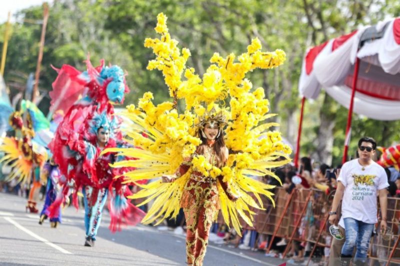 Karnaval HUT ke-68 Muba, Tim Busana Burung Cendrawasih Jember Menyemarakkan Acara