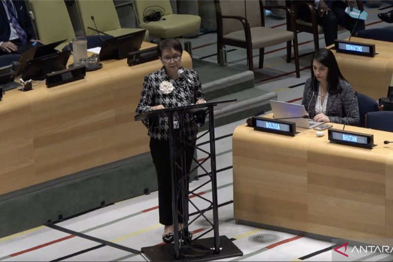 Menteri Luar Negeri RI Retno Marsudi berbicara di hadapan forum Pertemuan Tingkat Tinggi Hari Internasional Penghapusan Total Senjata Nuklir pada Sidang ke-79 Majelis Umum PBB di New York, Amerika Serikat, Kamis (26/09/2024). (ANTARA/Suwanti)