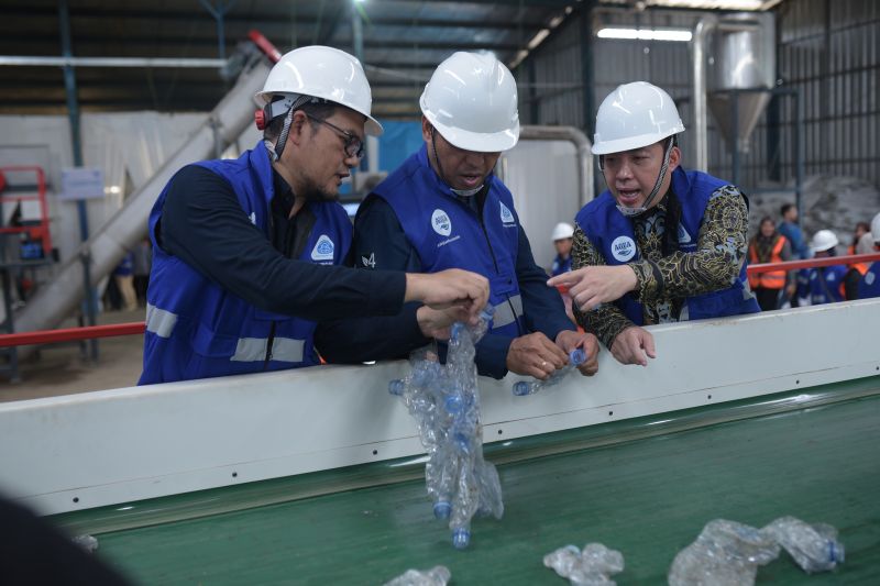 Aqua dan POPSEA Luncurkan Fasilitas Daur Ulang Modern di Samarinda