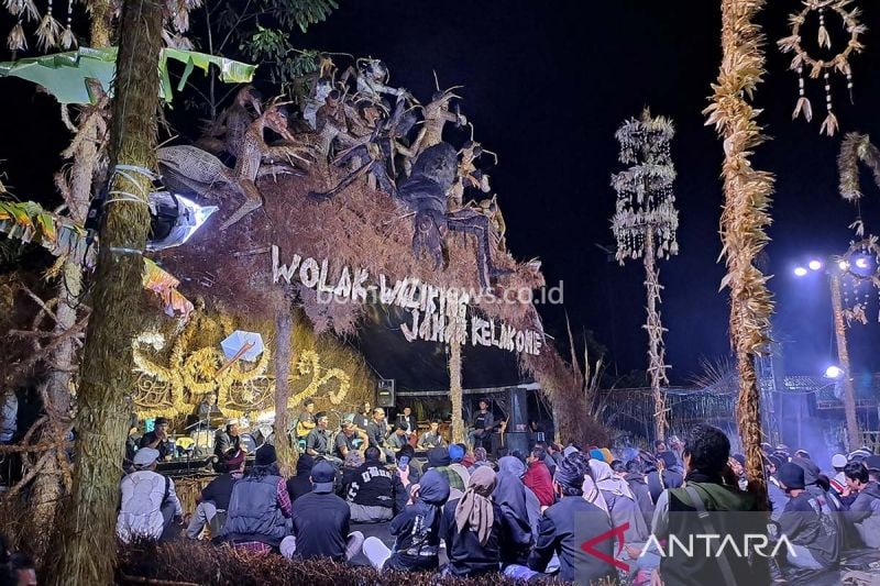 Kiai Kanjeng sajikan Komposisi Jalan Sunyi di Festival Lima Gunung 2024