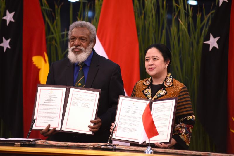 Ketua DPR RI Puan Maharani bersama Ketua Parlemen Papua Nugini Job Pomat di Kompleks Parlemen, Jakarta, Jumat (27/9/2024). ANTARA/HO-DPR