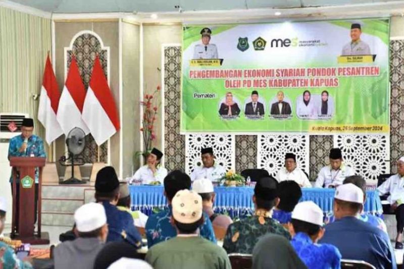 Pelatihan Pengembangan Ekonomi Syariah di Pondok Pesantren Kapuas