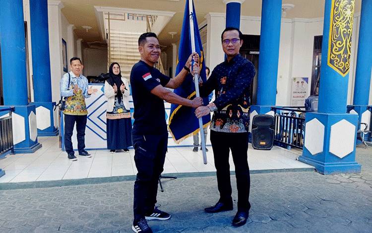 Camat Teweh Tengah Lepas Karang Taruna Ikuti Kemah Wisata BBKT V di Benangin