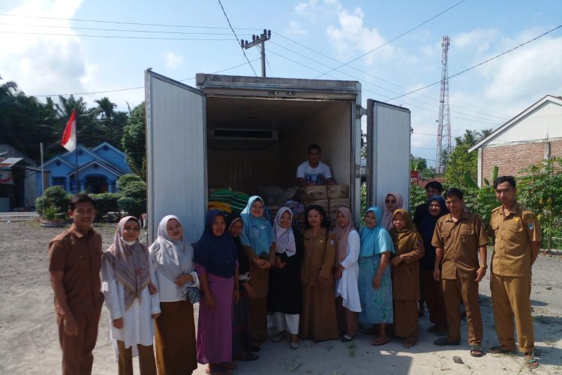 Dinas Ketahanan Pangan Pasaman Barat saat mengadakan bazar pangan murah daerah itu beberapa waktu lalu. Antara/HO-Dinas Ketahanan Pangan.