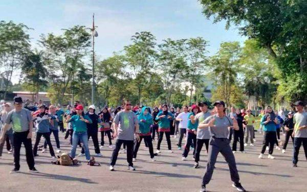 Senam Bersama di Kapuas: Tingkatkan Kesehatan dan Kebersamaan Masyarakat