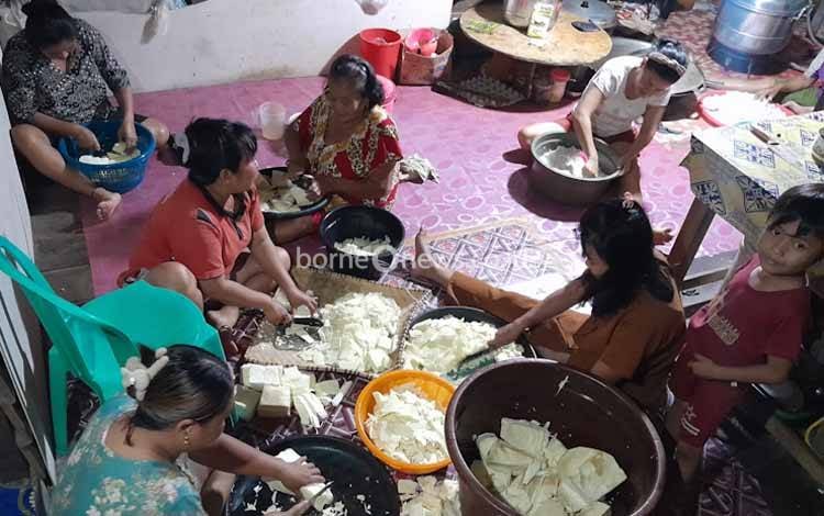 Keberlanjutan Tradisi Gotong Royong di Desa Pandawei: Menghidupkan Kebersamaan dalam Acara Mamanggul