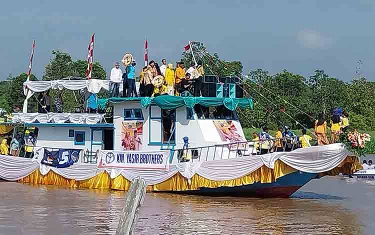 Pemkab Gelar Lomba Perahu Hias Meriahkan Hari Jadi Kobar