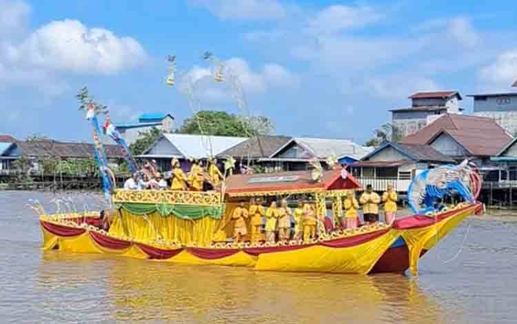 Sekda Apresiasi Antusias Masyarakat pada Festival Batang Arut 2024 di Pangkalan Bun