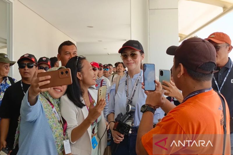 Maia Estianty Hadir di Sirkuit Mandalika Saksikan MotoGP