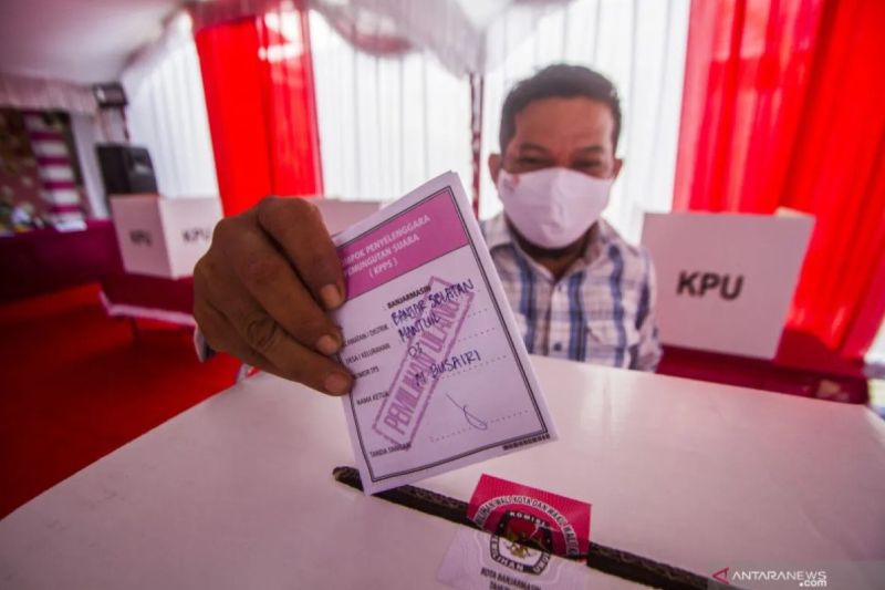 Ilustrasi warga menggunakan hak pilih. ANTARA FOTO/Bayu Pratama S