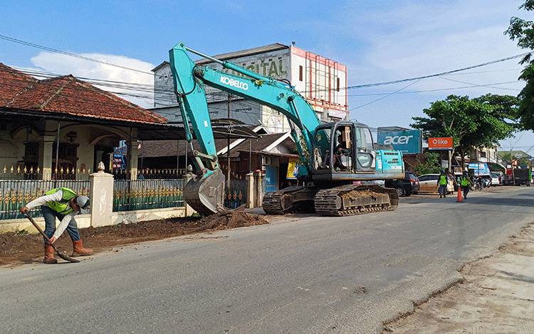 Rekonstruksi Jalan Kapten Mulyono Sampit Dimulai