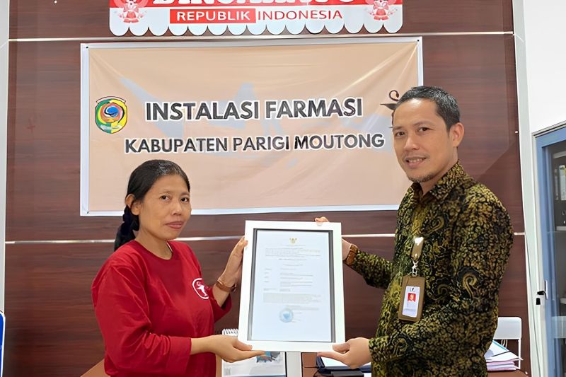 Instalasi Farmasi Parigi Moutong telah resmi menerima Surat Keterangan Pemenuhan CDOB dari BPOM di Palu, Sabtu (28/9/2024). (ANTARA/HO-BPOM Palu)