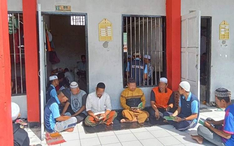 Tingkatkan Spritual WBP, Rutan Kapuas Giatkan Yasinan di Kamar Hunian