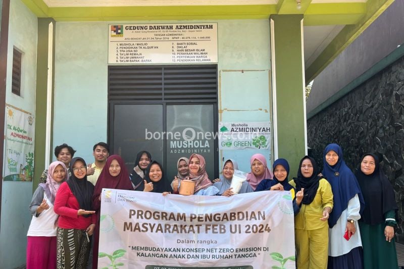 Program pengabdian masyarakat (pengmas) di Kelurahan Pondok Cina, Kecamatan Beji, Kota Depok oleh pengabdi Fakultas Ekonomi dan Bisnis UI. (ANTARA/ Foto: Humas UI)