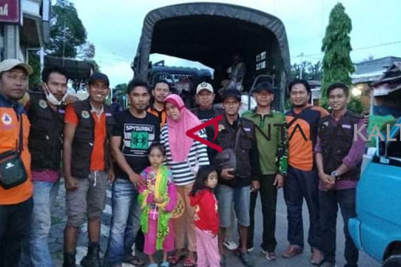 Pengungsi asal Sulteng tiba di Pelabuha Tunon Taka Kabupaten Nunukan, Rabu (17/10) malam menggunakan kapal PT Pelni KM Lambelu.