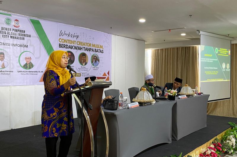 Plt Kepala Dinas Komunikasi dan Informatika (Diskominfo) Kota Makassar Ismawaty Nur pada Workshop Content Creator Muslim bertema "Berdakwah Tanpa Batas" di Makassar, Sabtu (28/09/2024). ANTARA/HO-Humas Pemkot Makassar
