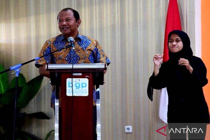 Sekda Provinsi Gorontalo Sofian Ibrahim memberikan sambutan pada perayaan akbar HBII di aula kantor Balai Guru Penggerak, Kabupaten Gorontalo. (ANTARA/HO-Haris)