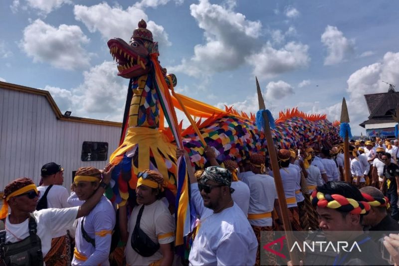 Festival Erau Adat Kutai 2024 Ditutup dengan Ritual Belimbur