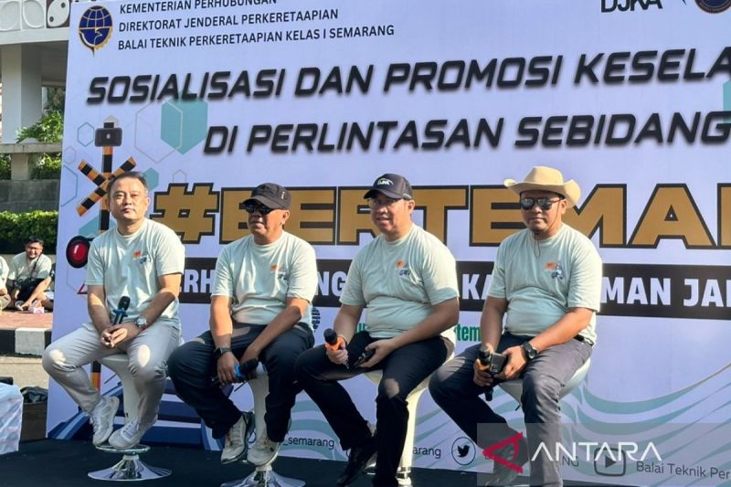 Sosialisasi Keselamatan di Perlintasan Sebidang di Solo