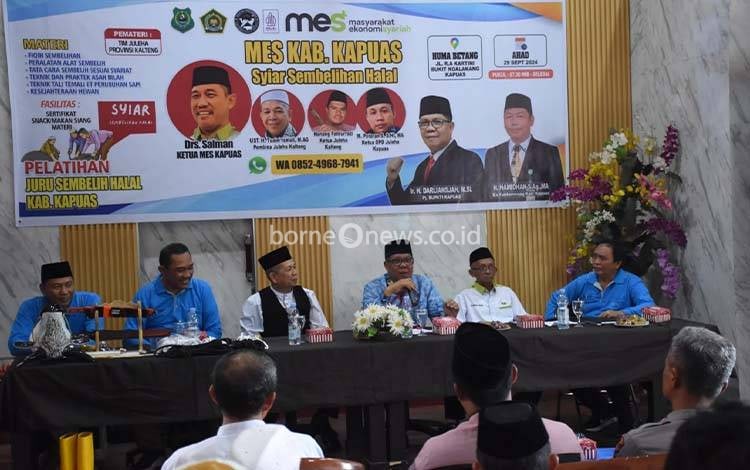 Suasana saat Pelatihan Juru Sembelih Halal bertempat di Huma Betang, Jalan RA Kartini Bukit Ngalangkang, Minggu, 29 September 2024. (FOTO : IST)