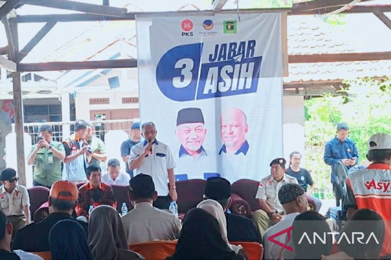 Calon Gubernur Jawa Barat Ahmad Syaikhu saat kampanye terbatas di Karawang. (ANTARA/Ali Khumaini)