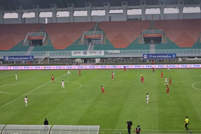 Suasana pertandingan Liga 1 2024/2025 antara Semen Padang melawan Persis Solo di Stadion Pakansari, Kabupaten Bogor, Minggu (29/9/2024). (ANTARA/RAUF ADIPATI)
